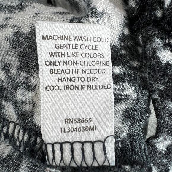 LEITH Black White Graphic Print Sleeveless V-Neckline Rayon Romper Size XS - Picture 8 of 9